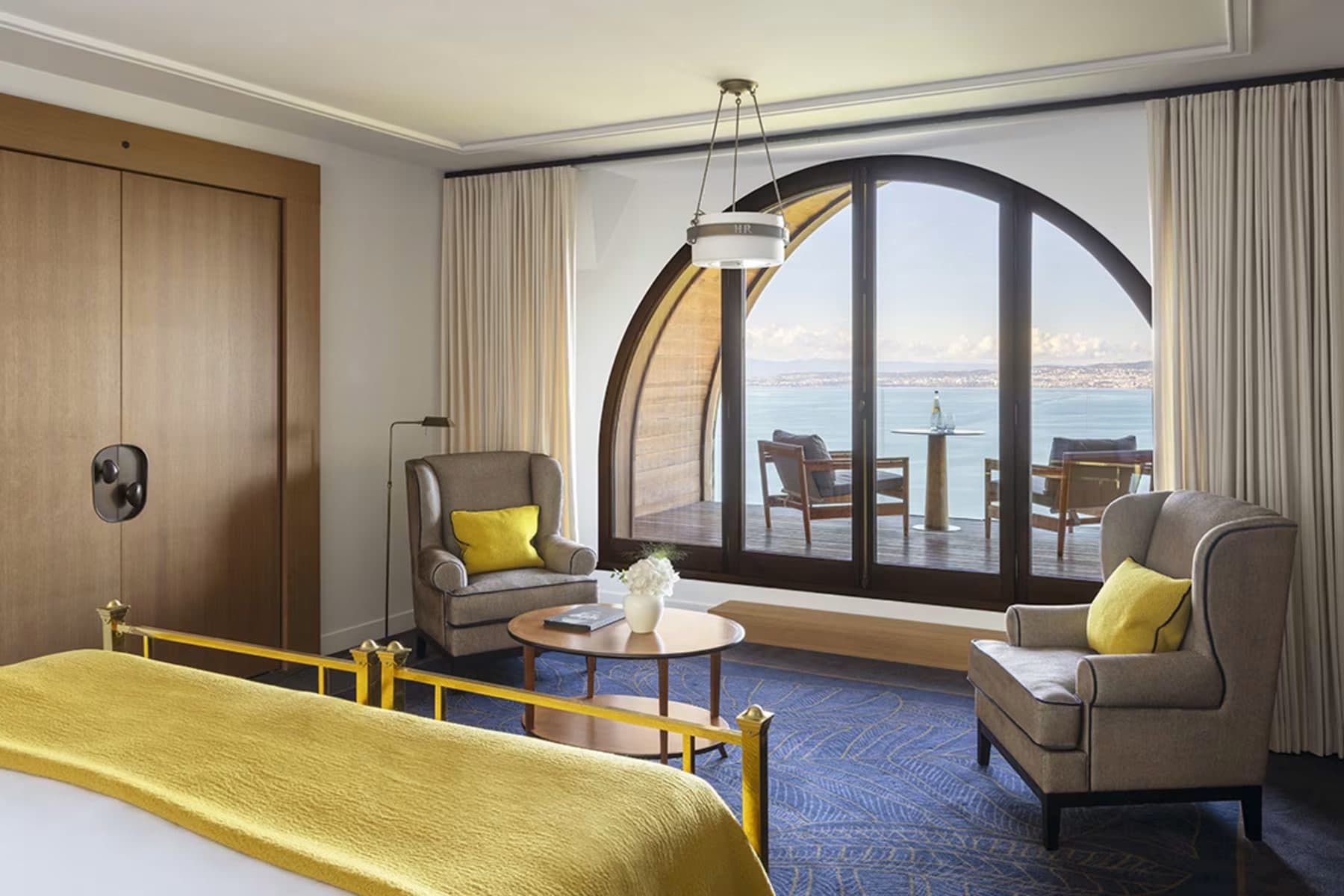 A Léman suite, over the water