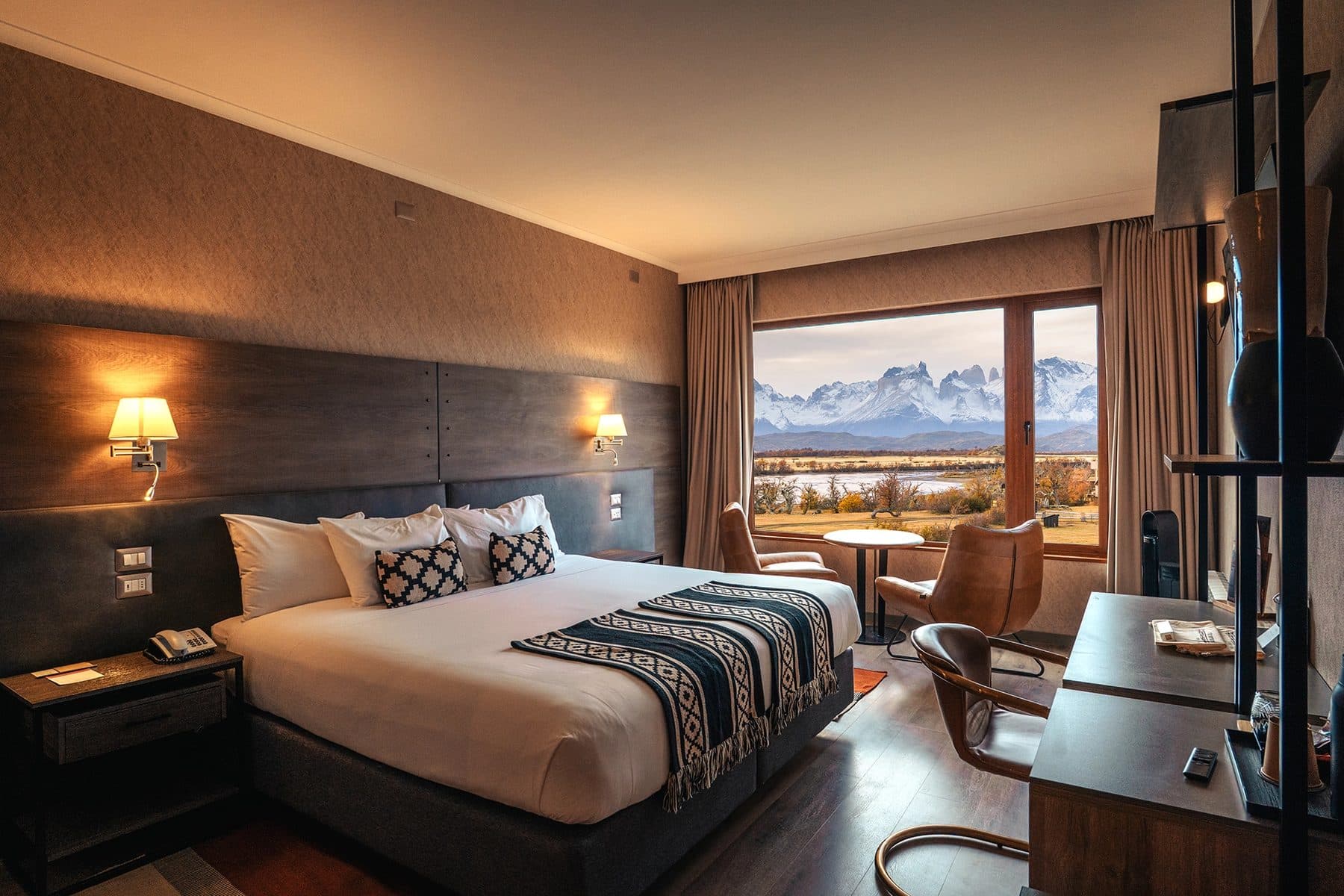 A Superior room, with the Cuernos in the window